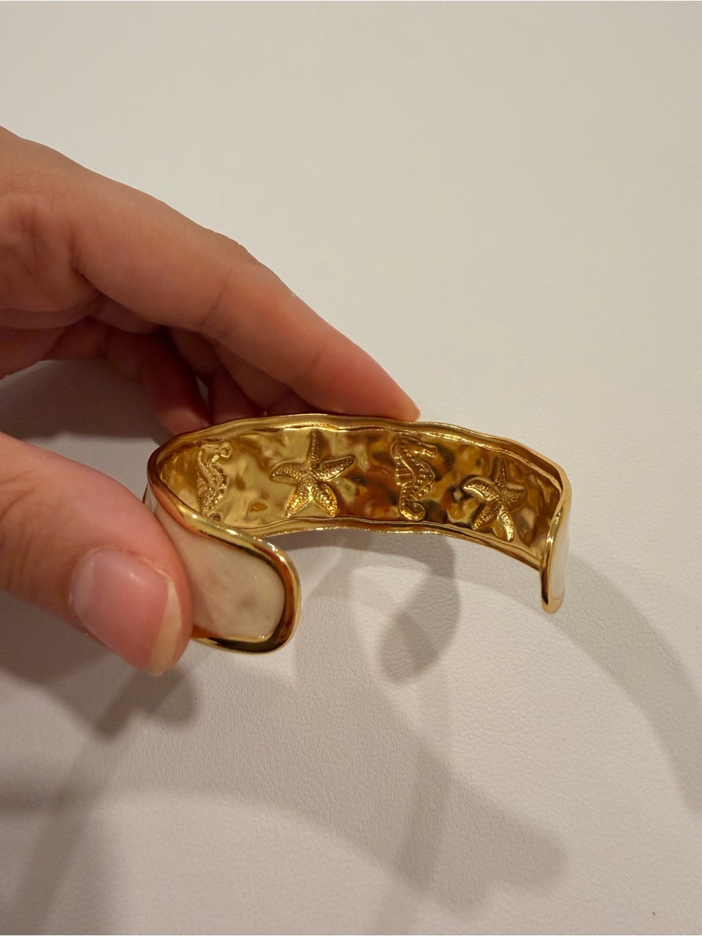 White and Gold Sea Motif Cuff Bracelet - Picture 4 of 7